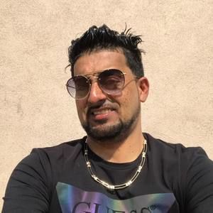 Meet your Posher, Ely